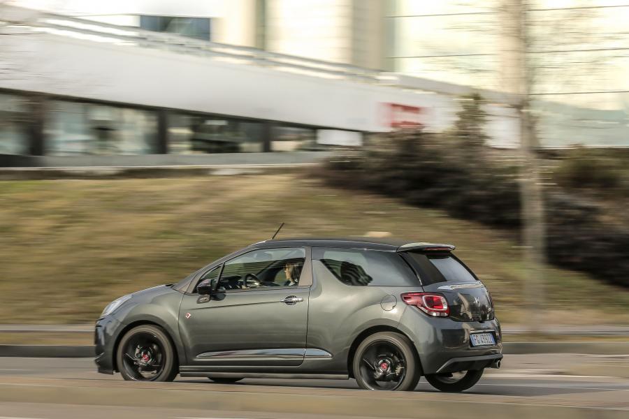  DS 3 Cabrio Performance Line 2016 года  (фото 8 из 20)